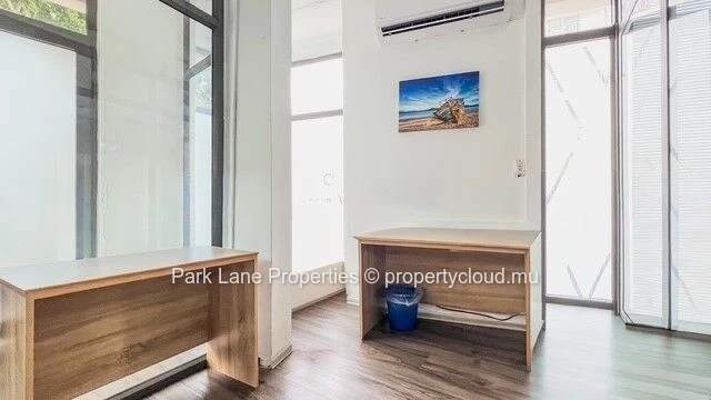 High exposure commercial building in the heart of Quatre Bornes – Exceptional visibility 