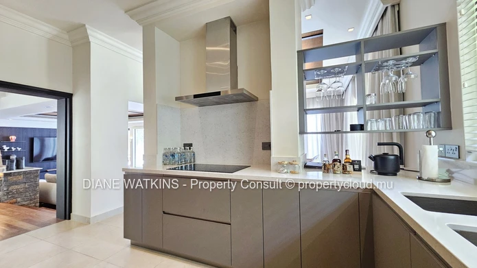 Contemporary Luxury Villa for Sale in Prestigious Golf Estate