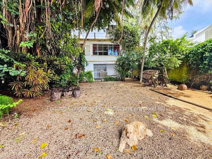 Beachfront land at Baie du Tombeau - ideal for stunning project!