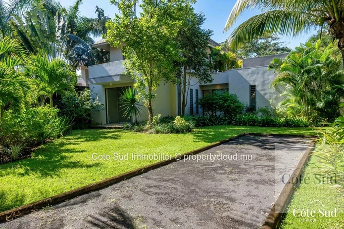 For sale - Prestigious architect-designed villa in Anahita