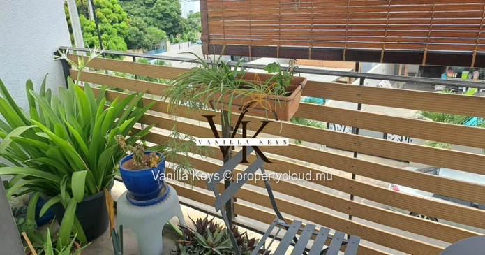 À Vendre – Appartement Duplex à Flic en Flac