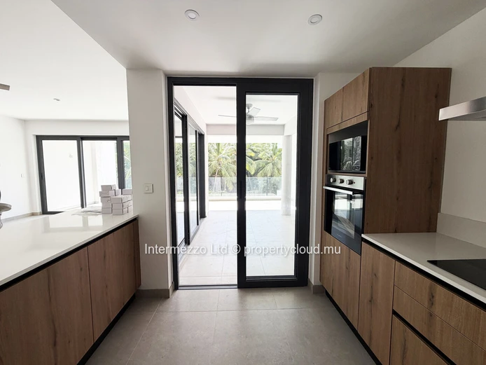 Appartement 3 chambres 147m² à Péreybère – 590 000€ | Livraison imminente | Plage privée à pied | Finitions haut de g...