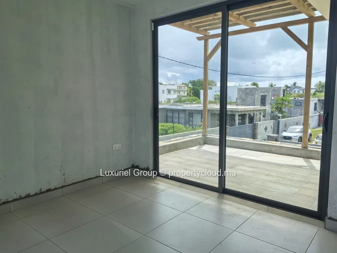 Maison contemporaine neuve avec piscine à Pereybere
