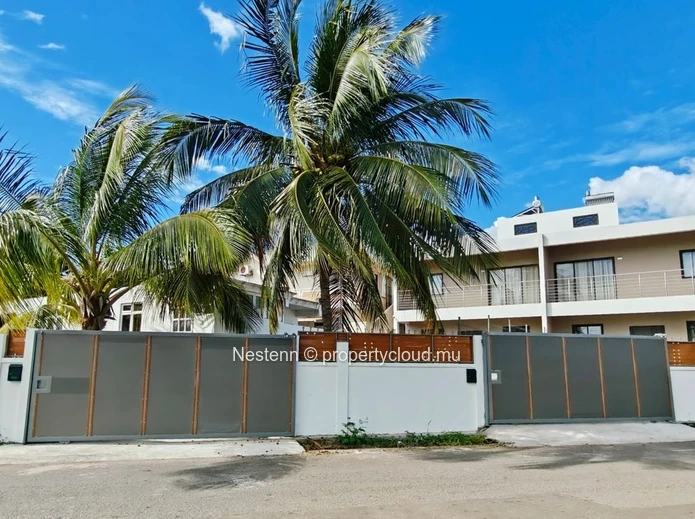 3-bedroom duplex near the beach in Flic-en-Flac