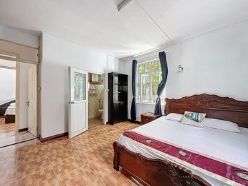 6 Bedroom House