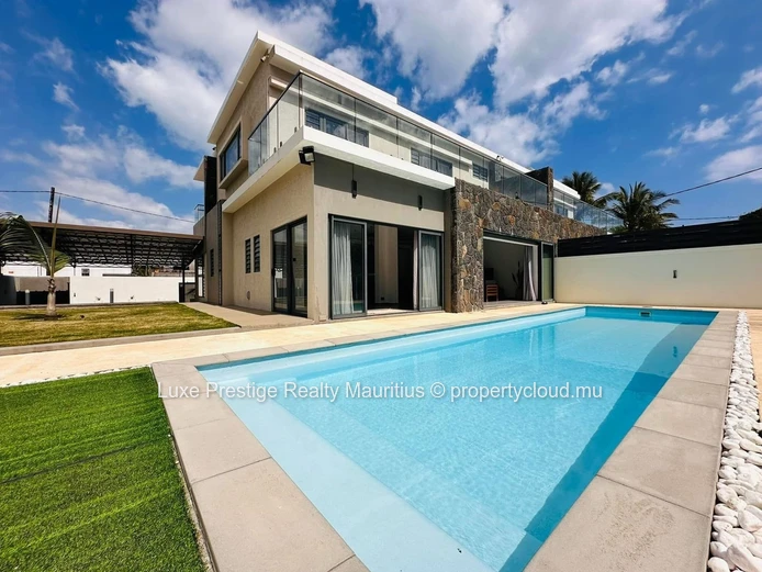 Long-Term Rental – Villa with Private Pool – Pereybère
