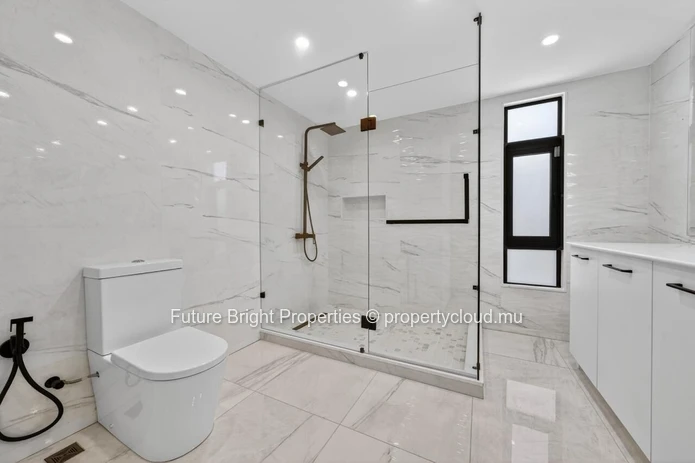 Villa Contemporaine Élégante À Vendre À Grand Baie – Art De Vivre Insulaire De Luxe À Proximité De La Plage