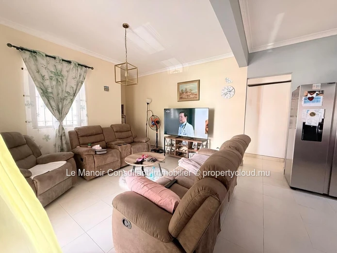 Appartement avec un jardin privatif a pailles- Proximité de toutes commodités.