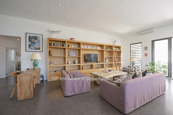 Penthouse meublé de 320 m² à louer à Péreybère avec piscine