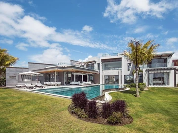 5 Bedroom Villa