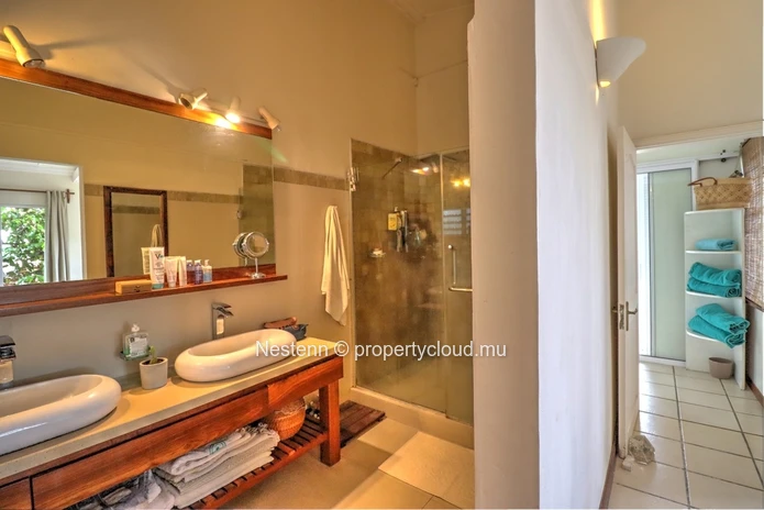 Villa cosy et familiale de 5 chambres avec vue incroyable sur la mer et les montagnes.