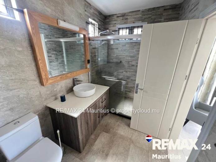 Pool House to Rent in Pereybere | Rs 75,000 per Month