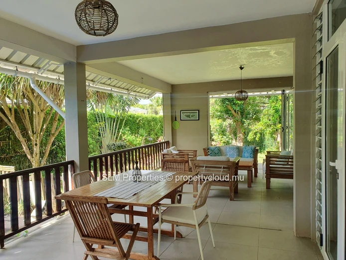 Maison familiale de 5 chambres avec grand jardin à Curepipe