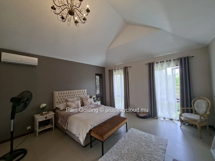 Villa de caractère à vendre – Les Lauriers, Calodyne