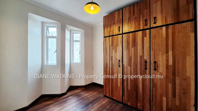 Appartement moderne à vendre à Floréal avec balcon et vue panoramique.