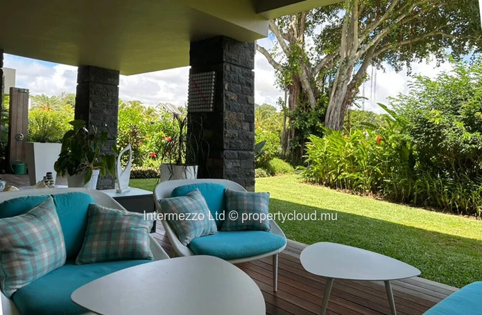 Appartement IRS Anahita à vendre – 2 chambres, jardin privatif 450 m² sur le golf –  Île Maurice