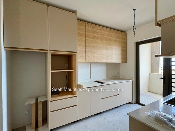 Penthouse Neuf avec Piscine et Vues Imprenables