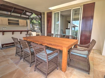 Spectacular colonial-style 4-bed villa 