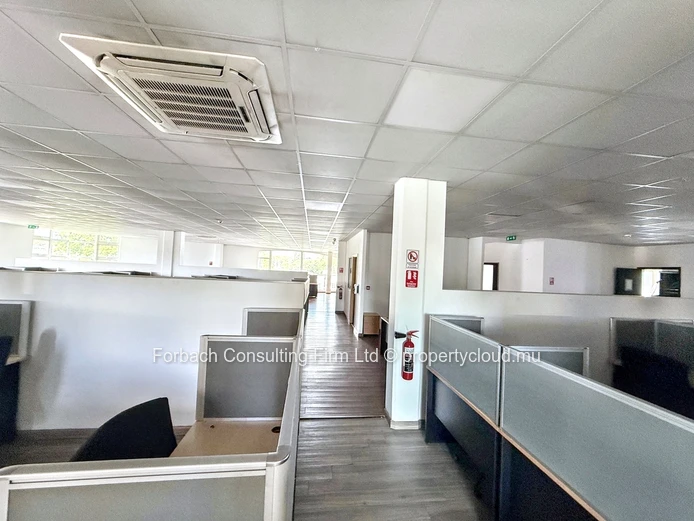 Bureau spacieux à louer – Emplacement idéal avec excellente accessibilité