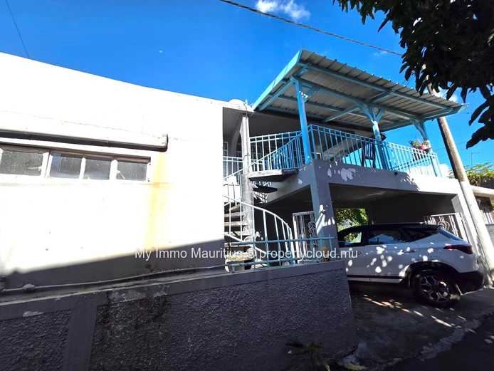 Maison de 5 chambres à vendre à Grand Baie – à 80 mètres de la mer