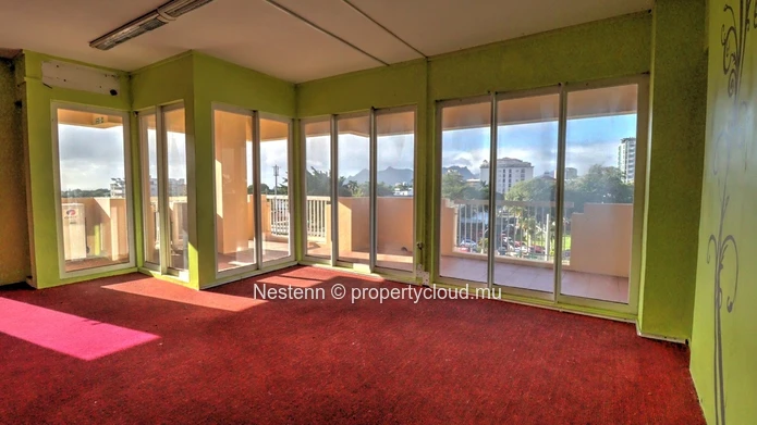 Office space of 371.61 m² 