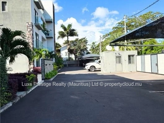 Premium 3-Bedroom Apartment for Rent in Pereybère | Ground Floor, Large Terrace & Shared Pool