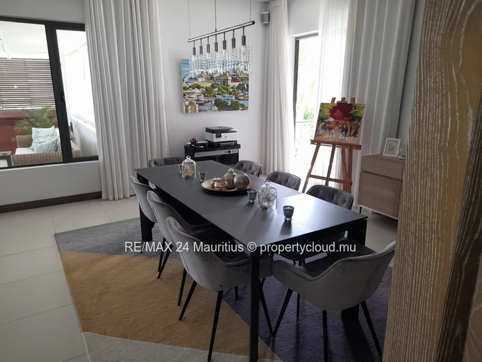 Stunning 3-Bedroom Residence with Private Pool, Jacuzzi, and Direct Beach