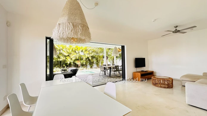 Contemporary Villa With Swimming Pool