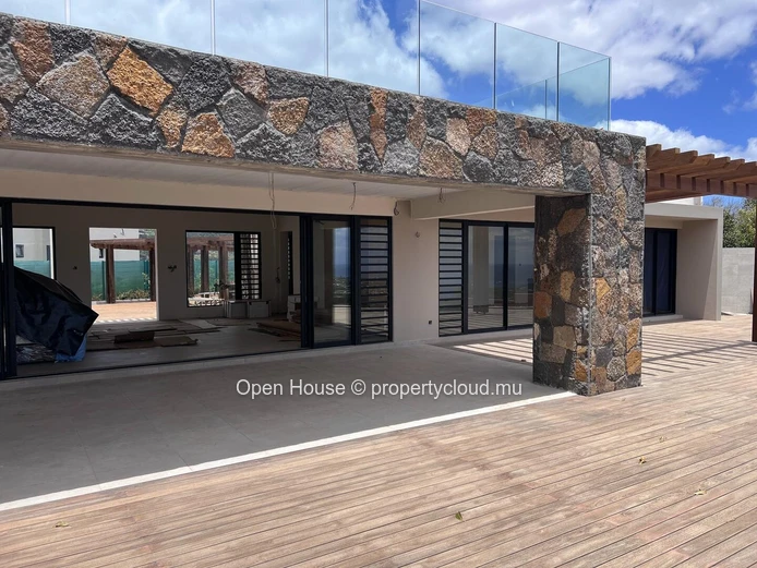 New high standing PDS villa for sale, 4 bedrooms, pool, sea view, furnished, air-conditioned.