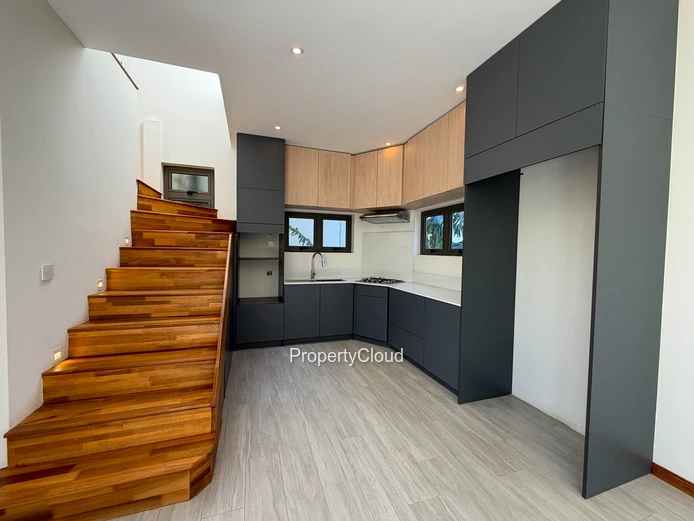 À Vendre | Maison Neuve Avec Piscine | 3 Chambres + Bureau Séparé + Espace De Rangement | Région De Mont Mascal | Rs ...