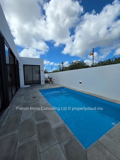Superbe villa neuve de plain pied a grand baie (marché local) 