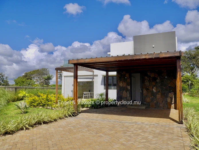 Stunning 3-Bedroom Stand-Alone Villa with Ocean Views in a Smart City