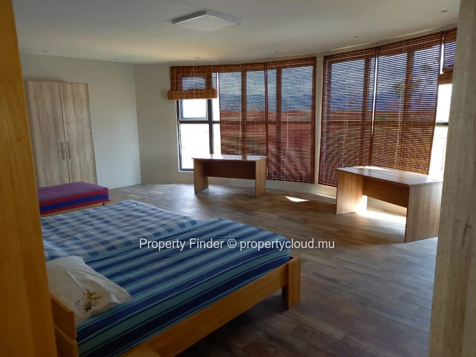 Maison moderne de 5 chambres à vendre