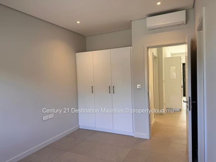 Ground Floor Corner Apartment | La Pointe | Pointe aux Canonniers | 130m²