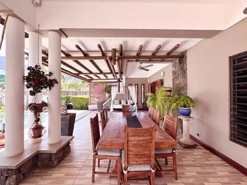 5 Bedroom Villa