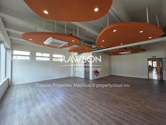 71.8 M² Office | Reception | Parking | Meeting Room | Security | Solitude