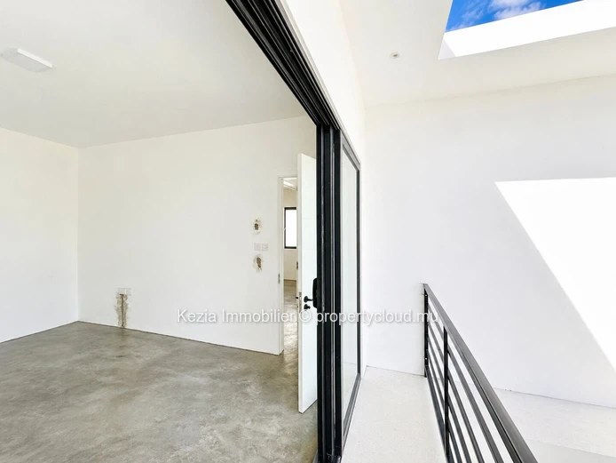 New Contemporary Villa With Swimming Pool