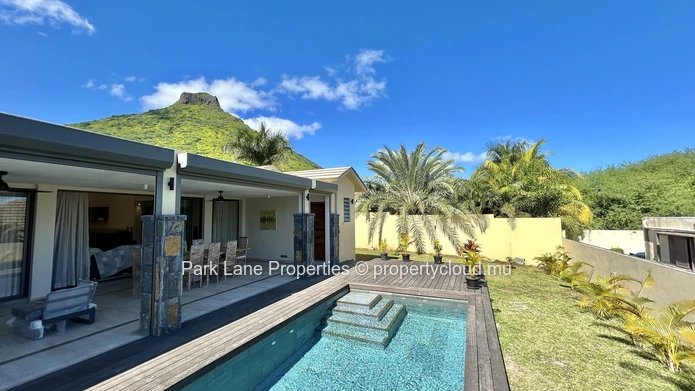 Villa de 4 chambres neuve avec piscine à Tamarin - Prête à emménager
