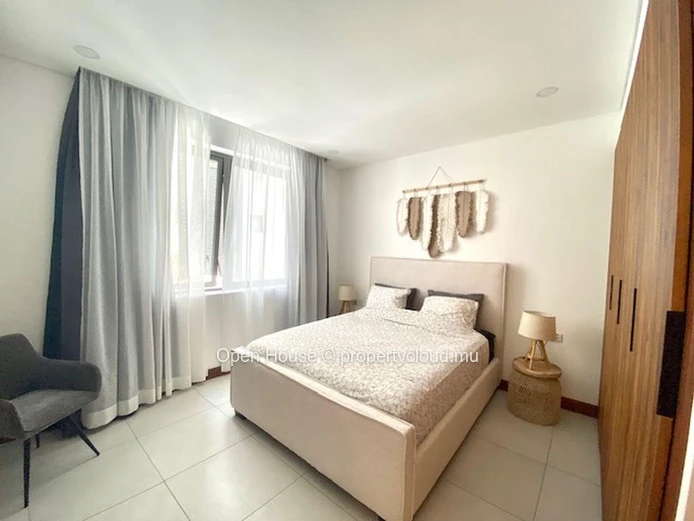 Exclusivité Pointe aux Canonniers. Splendide RDJ dans immeuble neuf, 3 chambres en suite, plage à 100m piscine commune. (Mandat exclusif)