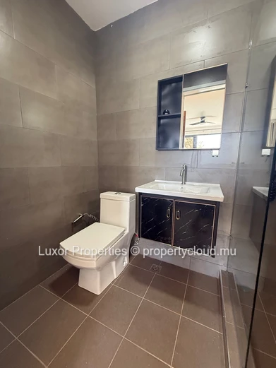  À Louer – Penthouse en Bord de Mer | 3 Chambres 