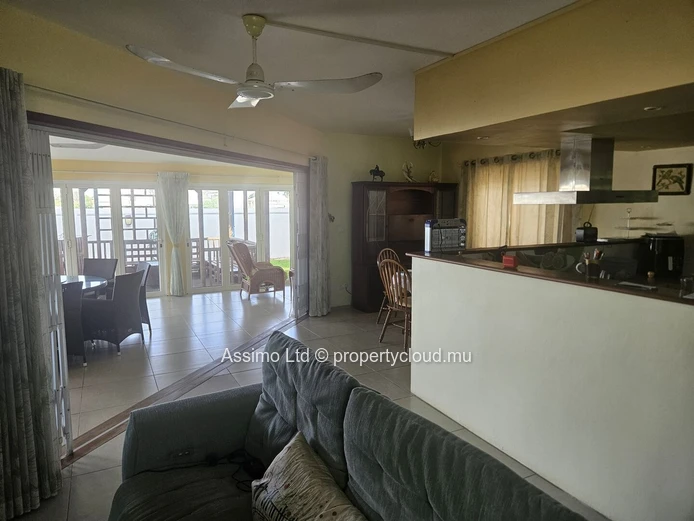 Spacious 5-bedroom family home for sale in Le Mahe, BEAU VALLON.