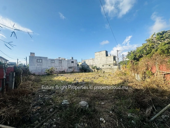 À vendre : Terrain d'angle de 581 m² !