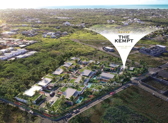 "Villa PDS à vendre à Péreybère, surface habitable 248 m² sur terrain de 480 m², 3 chambres, piscine privée. Proche c...