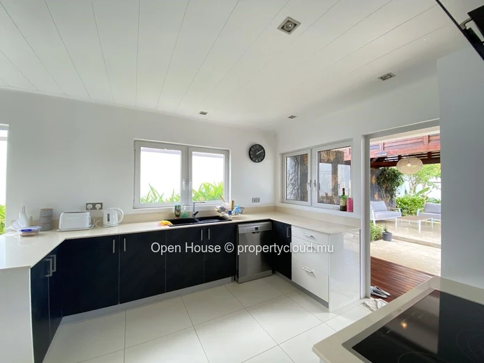 Exclusivité - Domaine recherché sur Grand Baie - Villa à vendre - 3 chambres en suite - beaux volumes - grand jardin ... (Mandat exclusif)