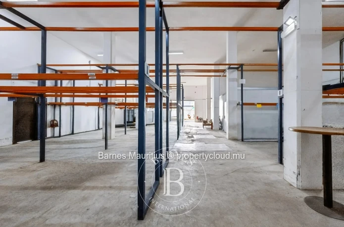 RICHE TERRE - Entrepôt - 414 m²