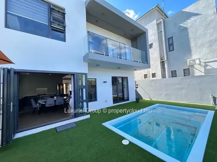 Elegant Villa with Master Suite and Outdoor Living Areas