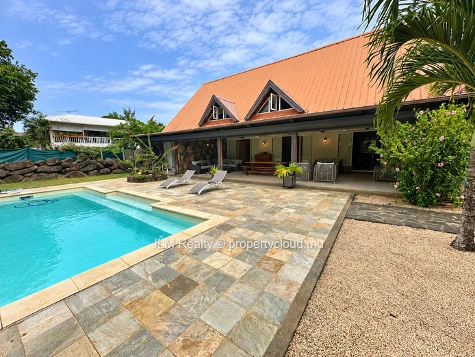Spacious Villa for Rent in Black River with Direct Sea Access