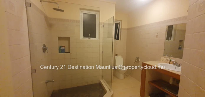 Spacious family Penthouse just minutes from the  sea