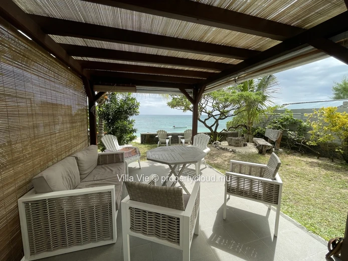 Pointe aux Canonniers - Contemporary 2-bedroom beachfront apartment