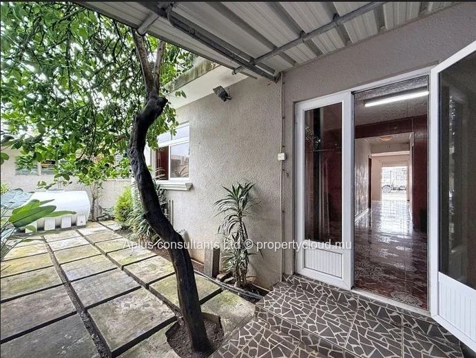 4BR Furnished Rose Hill Home — Retro Tiles, Balcony & Parking